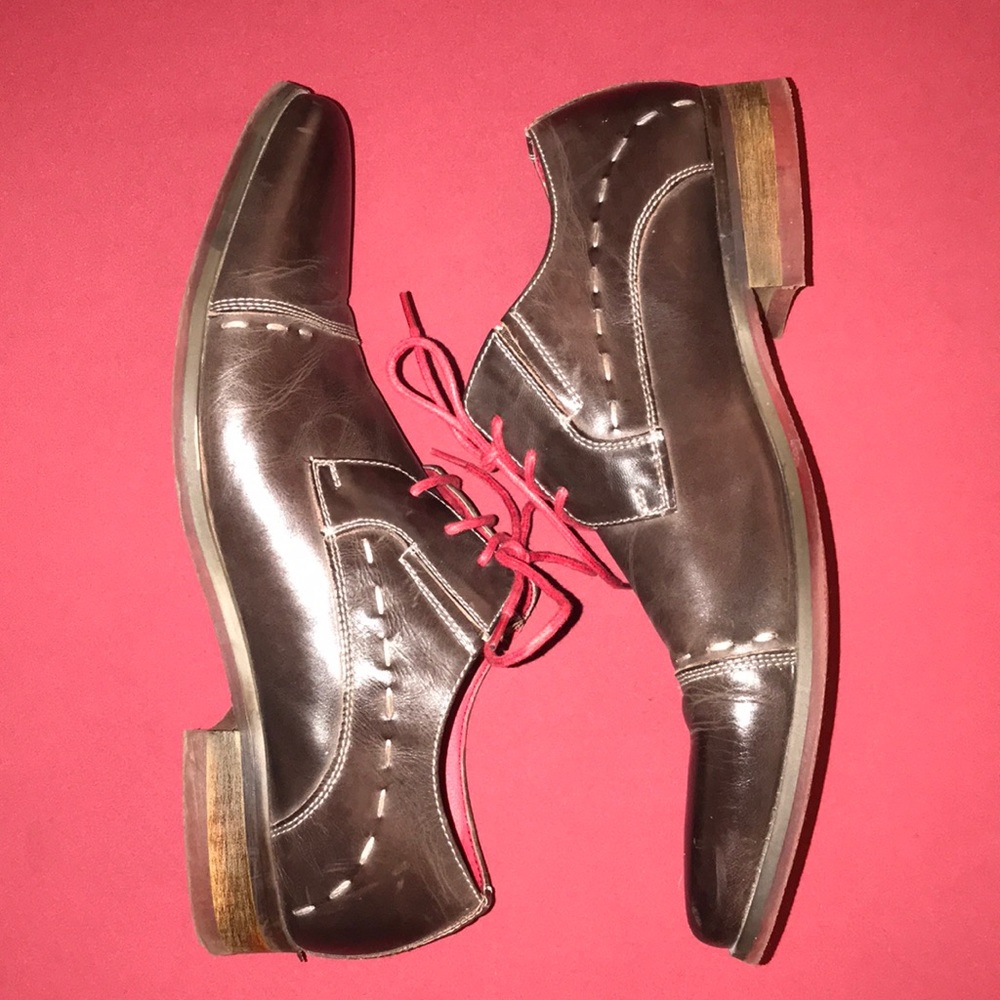Steve Madden brown Oxford shoe with red soles